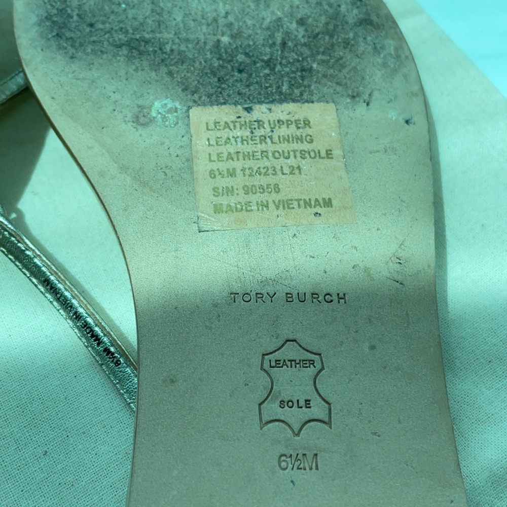 Tory Burch's Capri sandals - Picture 10 of 13